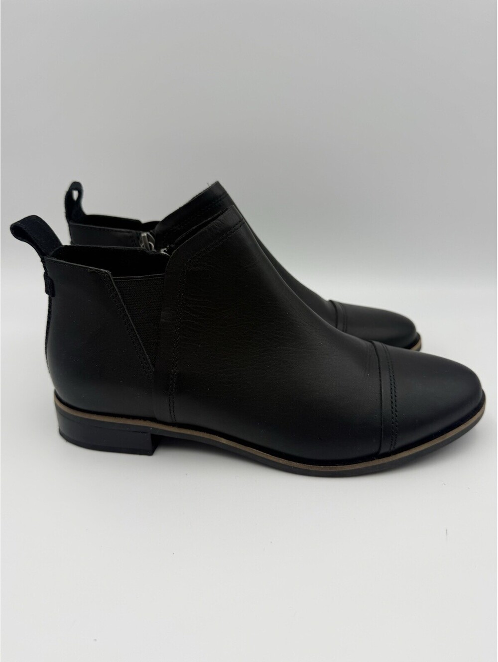 Toms Reese Smooth Black Leather Ankle Boot Bootie Women's Size 7.5 Versatile
